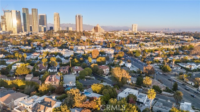 Detail Gallery Image 51 of 59 For 10519 Louisiana Ave, Los Angeles,  CA 90025 - 5 Beds | 5/1 Baths