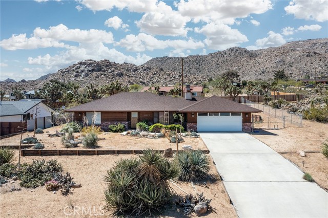 Detail Gallery Image 1 of 42 For 61029 Navajo Trl, Joshua Tree,  CA 92252 - 2 Beds | 2 Baths