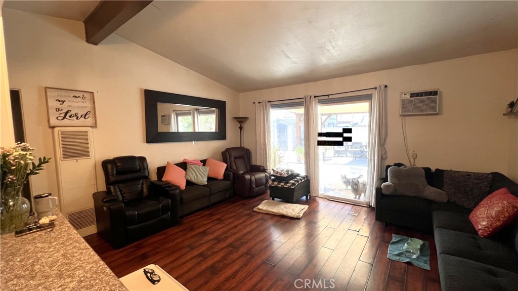 https://media.crmls.org/medias/11f17f67-c425-4d48-8980-a6be2de1a2f6.jpg?preset=X-Large