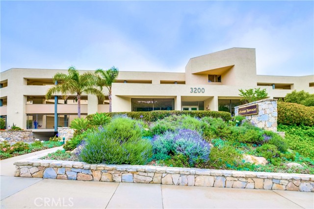 3200 La Rotonda Drive, Rancho Palos Verdes CA: https://media.crmls.org/medias/11f2500a-4e0e-453f-89a3-fec44b877b54.jpg