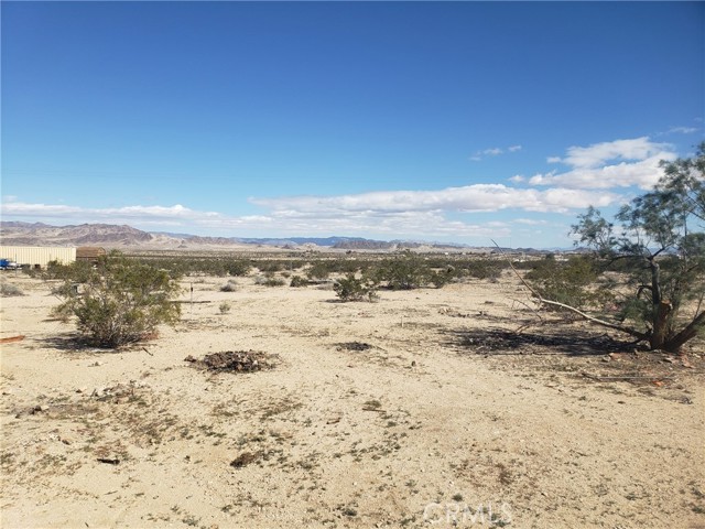 Detail Gallery Image 6 of 27 For 69626 Pluto, Twentynine Palms,  CA 92277 - 5 Beds | 2 Baths