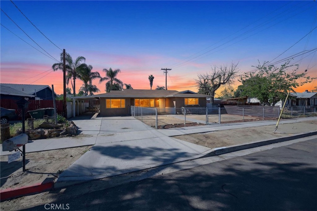 291 W Whittier