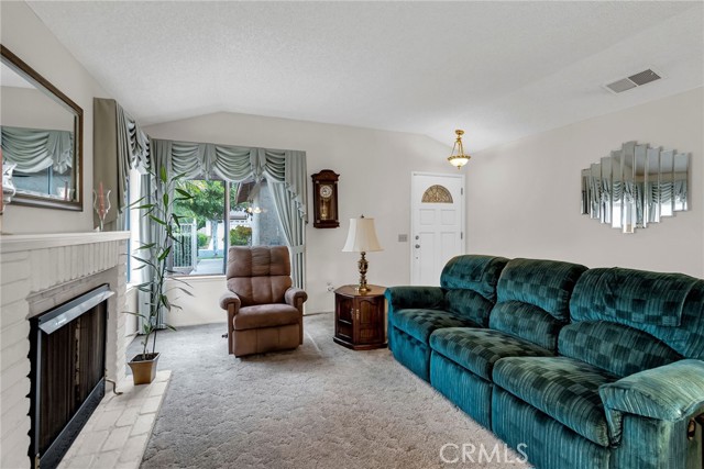 Detail Gallery Image 9 of 32 For 5809 Maybrook Cir, Riverside,  CA 92506 - 2 Beds | 2 Baths