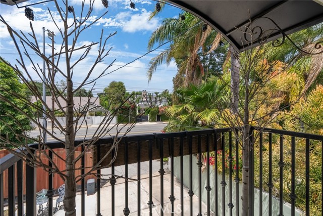 13936 Magnolia Boulevard, Sherman Oaks CA: https://media.crmls.org/medias/11f59cb2-8c73-44c6-b9c4-22f7f1cd9089.jpg