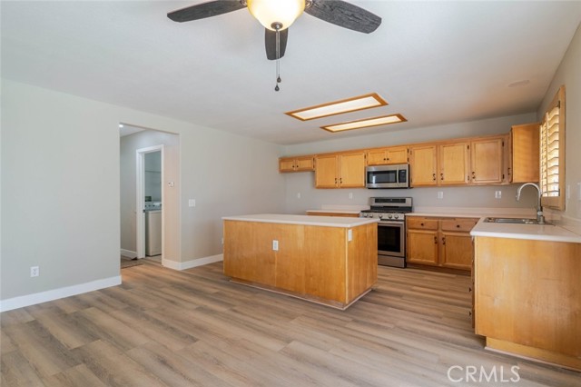 Detail Gallery Image 13 of 50 For 38645 Laurie, Palmdale,  CA 93551 - 4 Beds | 3 Baths