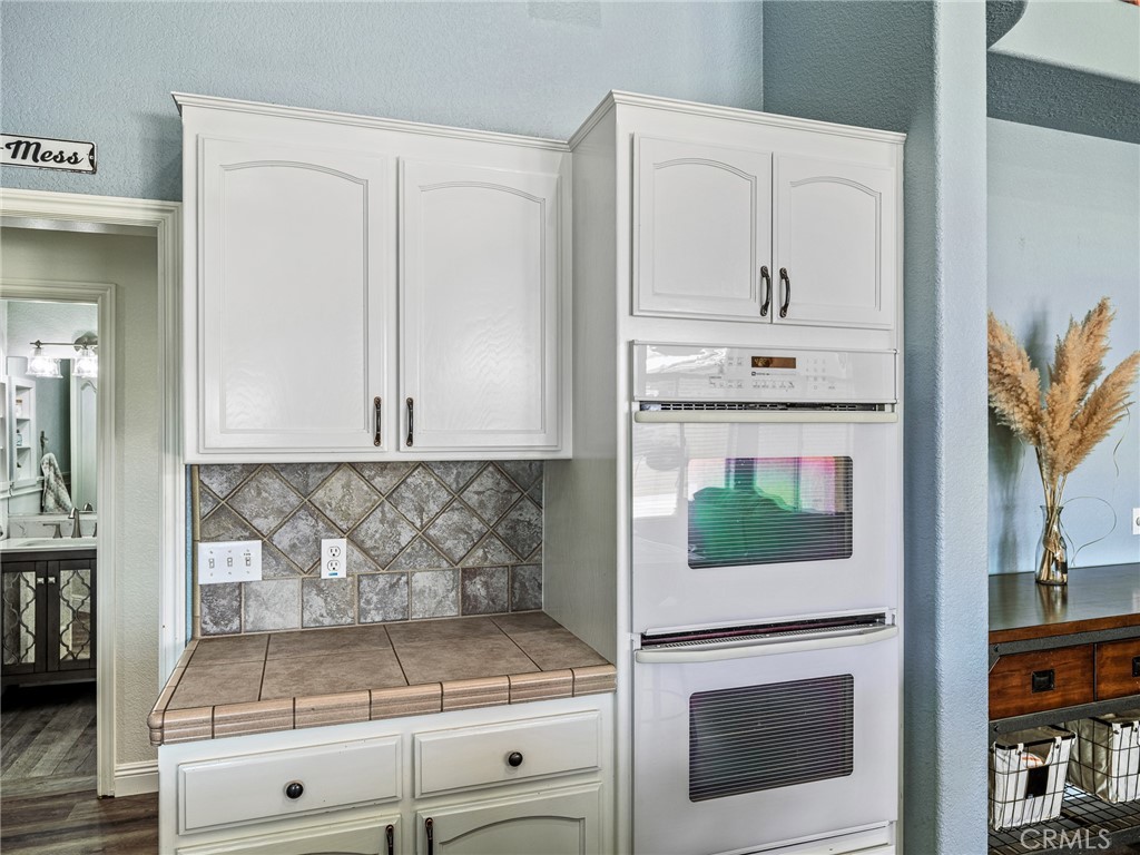 https://media.crmls.org/medias/11f621f7-bed1-4e7d-b782-1c31fecdb4ea.jpg?preset=X-Large