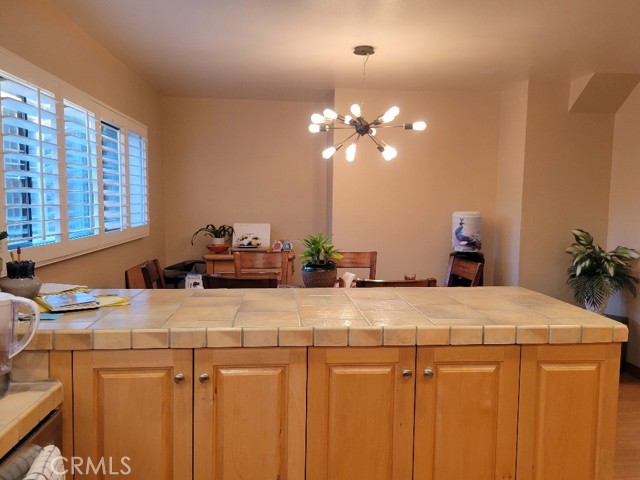 Detail Gallery Image 4 of 19 For 400 Palos Verdes, Redondo Beach,  CA 90277 - 3 Beds | 2/1 Baths