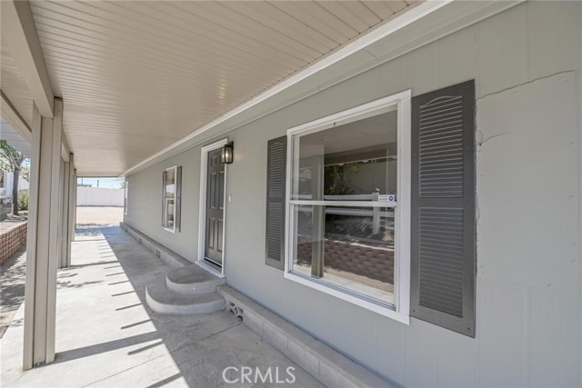 16307 Wimbleton Drive, Victorville CA: https://media.crmls.org/medias/11f64411-e19a-43cc-a41f-cf37ece39065.jpg