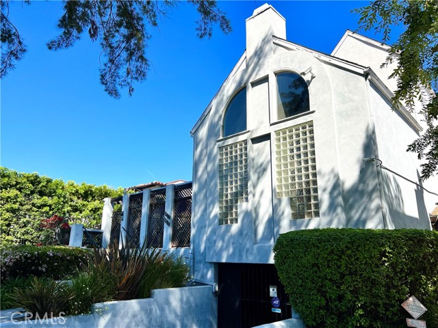 Detail Gallery Image 4 of 4 For 8427 W. 4th St, Los Angeles,  CA 90048 - 3 Beds | 3 Baths