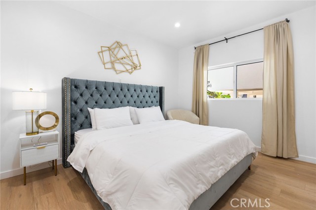 Detail Gallery Image 3 of 24 For 119 S Coroando St #1/2,  Los Angeles,  CA 90057 - 3 Beds | 2 Baths