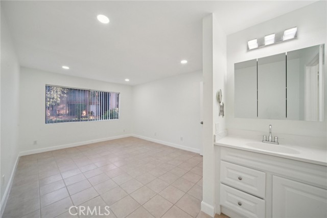 Detail Gallery Image 19 of 39 For 1044 Cabrillo Park Dr #B,  Santa Ana,  CA 92701 - 2 Beds | 1 Baths
