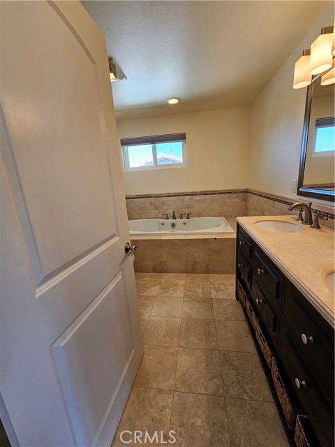19259 Braemore Road, Porter Ranch CA: https://media.crmls.org/medias/11f7aab5-a443-4656-a768-9c43a8ddcc38.jpg
