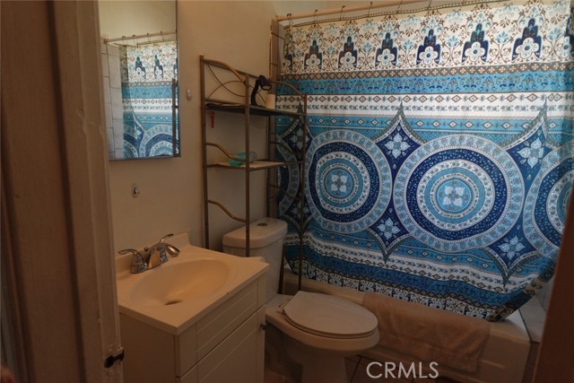 Detail Gallery Image 3 of 4 For 533 W Almond St, Compton,  CA 90220 - – Beds | – Baths