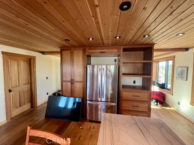 Image 7 of 28 For 20820 Elderberry Way