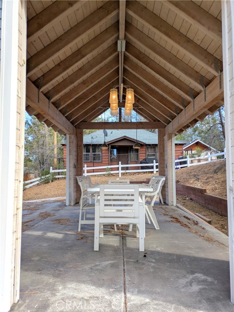 693 Knight Avenue, Big Bear Lake CA: https://media.crmls.org/medias/11f91275-847d-4713-83c1-61c581a5233e.jpg