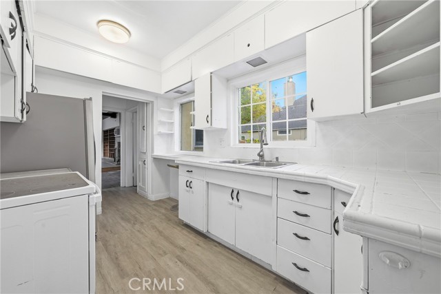 Detail Gallery Image 10 of 32 For 929 Descanso Dr, La Canada Flintridge,  CA 91011 - 3 Beds | 2 Baths