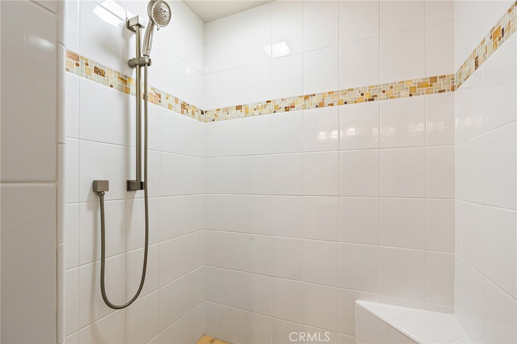 https://media.crmls.org/medias/11f93087-a964-456b-be2d-8d0b0566156c.jpg?preset=X-Large