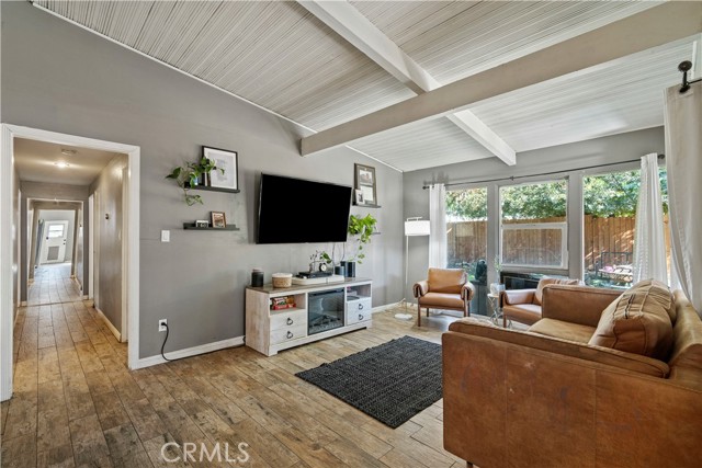 Detail Gallery Image 11 of 32 For 17751 Stagg St, Reseda,  CA 91335 - 3 Beds | 2 Baths