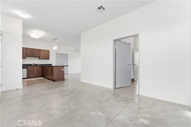 Detail Gallery Image 7 of 30 For 435 W Center Street Promenade, Anaheim,  CA 92805 - 2 Beds | 2 Baths