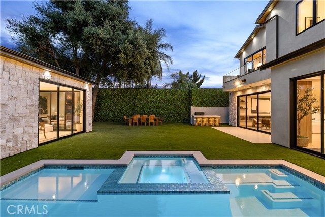 Detail Gallery Image 30 of 38 For 13536 Morrison St, Sherman Oaks,  CA 91423 - 6 Beds | 6/1 Baths