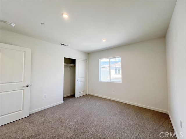 Detail Gallery Image 16 of 26 For 16067 Olivas Ln, Fontana,  CA 92336 - 4 Beds | 2/1 Baths
