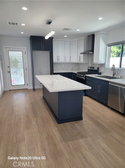 Detail Gallery Image 13 of 31 For 13939 Sylvan, Van Nuys,  CA 91401 - 3 Beds | 2 Baths