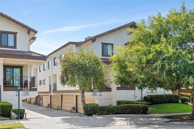 106 S Sierra Madre Boulevard, Pasadena CA: https://media.crmls.org/medias/11fbaea4-cb72-4e1a-80f8-81a1aece37b1.jpg