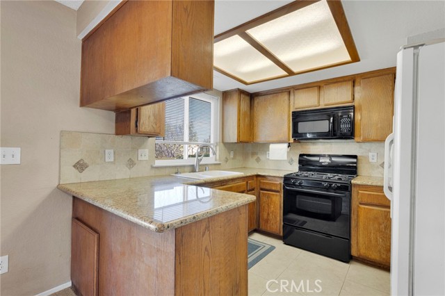 Detail Gallery Image 12 of 38 For 7859 Victor Ave, Hesperia,  CA 92345 - 3 Beds | 2 Baths