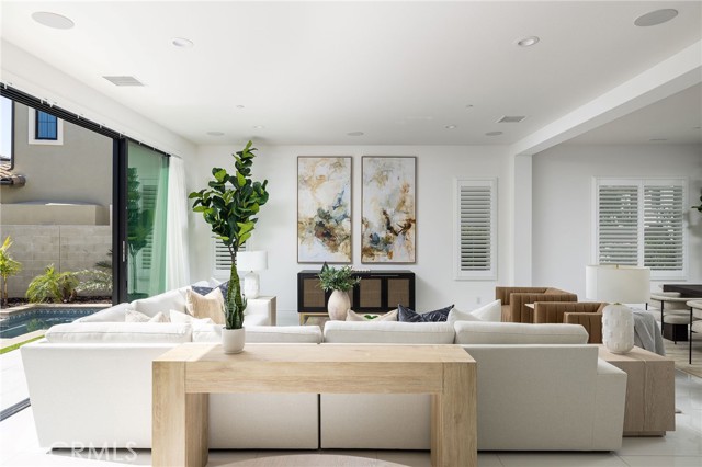 Detail Gallery Image 12 of 52 For 104 Interstellar, Irvine,  CA 92618 - 5 Beds | 5/1 Baths