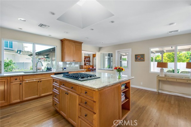 1951 Aliso Avenue, Costa Mesa CA: https://media.crmls.org/medias/11fda0fb-e0e4-4f6d-8449-68cb83d5716d.jpg