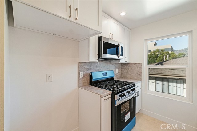 Detail Gallery Image 8 of 27 For 409 Burchett #210,  Glendale,  CA 91203 - 2 Beds | 2 Baths