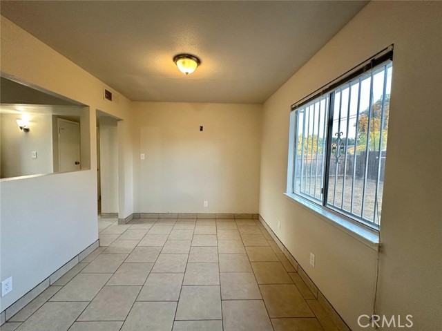 Detail Gallery Image 7 of 17 For 4747 E Braly Ave, Fresno,  CA 93702 - 3 Beds | 2 Baths