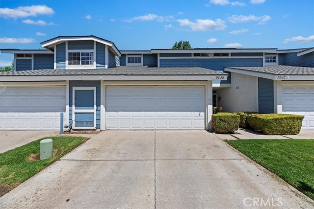 Detail Gallery Image 1 of 31 For 983 Elsa Ct #B,  Corona,  CA 92881 - 2 Beds | 2/1 Baths