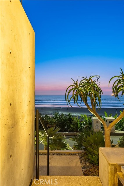 4320 The Strand, Manhattan Beach CA: https://media.crmls.org/medias/12013524-8be2-4042-9cd0-15d94fa179b7.jpg