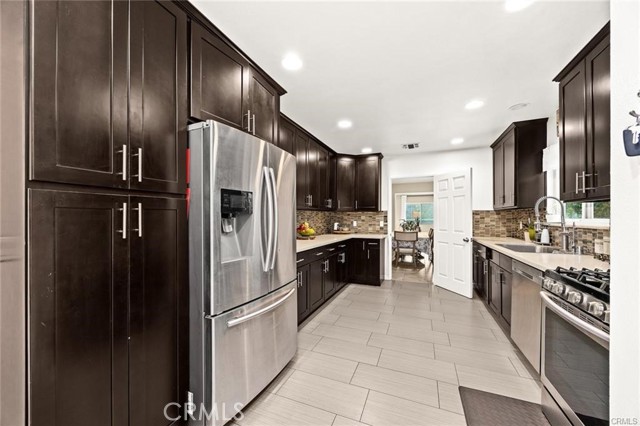 Detail Gallery Image 6 of 16 For 2020 Canada Bld, Glendale,  CA 91208 - 4 Beds | 3 Baths