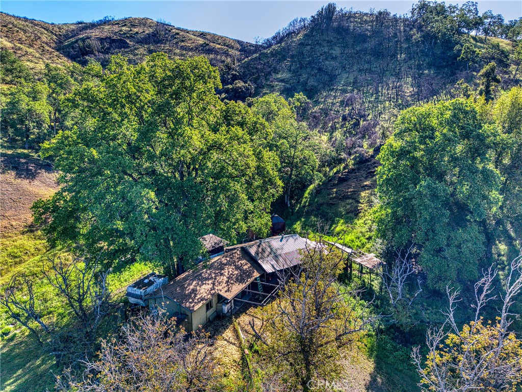 https://media.crmls.org/medias/1201e386-a8d7-486d-867f-de4107a4bf76.jpg?preset=X-Large
