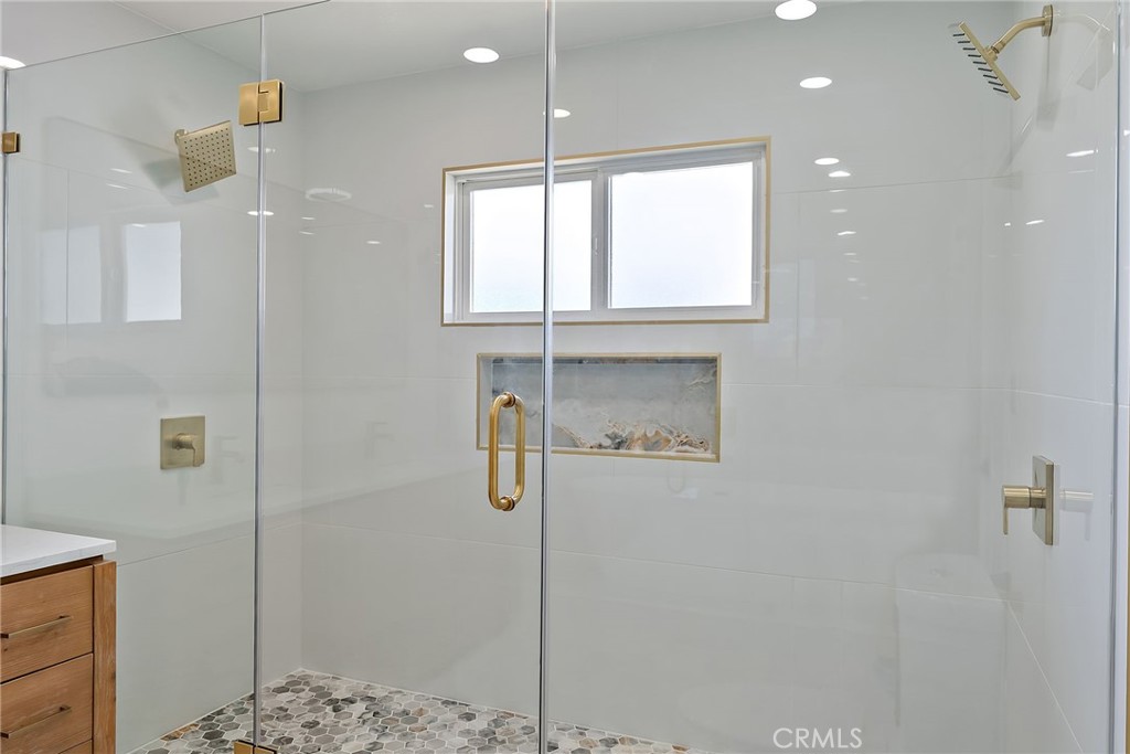 https://media.crmls.org/medias/120285eb-e82b-432d-bef9-0312dbb7b72a.jpg?preset=X-Large