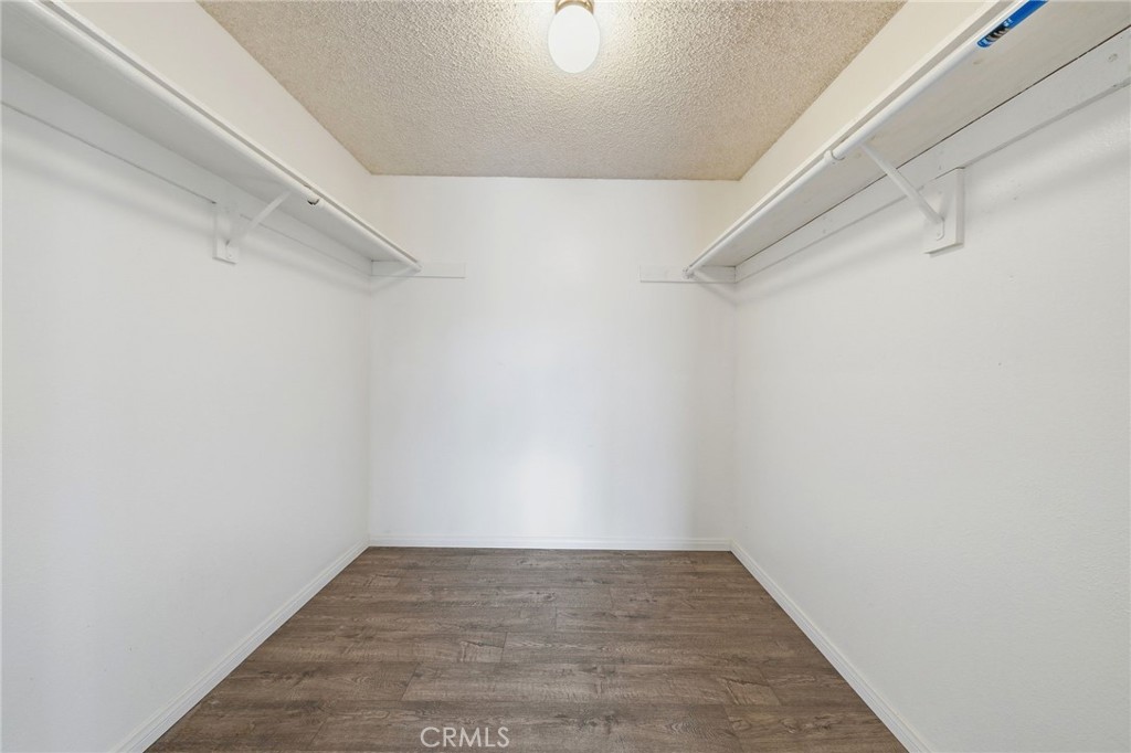 https://media.crmls.org/medias/1202fd85-73ea-4cec-8e4d-9b9e94ed16d5.jpg?preset=X-Large