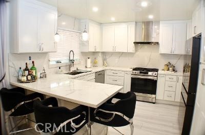 Detail Gallery Image 5 of 19 For 21015 Gresham, Canoga Park,  CA 91304 - 3 Beds | 2/1 Baths