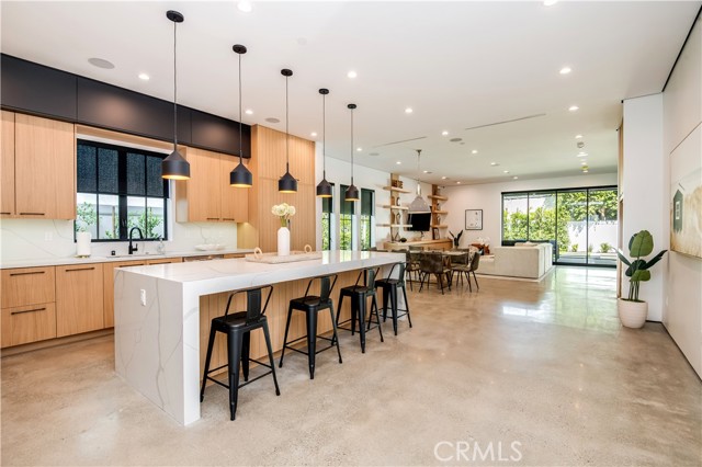 Detail Gallery Image 11 of 47 For 4734 Tobias Ave, Sherman Oaks,  CA 91403 - 4 Beds | 4/1 Baths