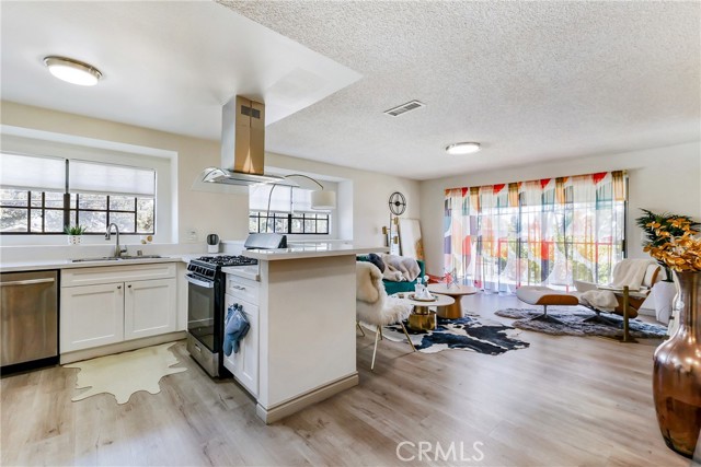 Detail Gallery Image 8 of 25 For 21501 Pioneer #3,  Lakewood,  CA 90715 - 2 Beds | 2 Baths