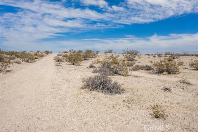 6789 La Brisa Drive, Joshua Tree CA: https://media.crmls.org/medias/12046a1a-b34f-4c5c-8130-3780d015b2e7.jpg