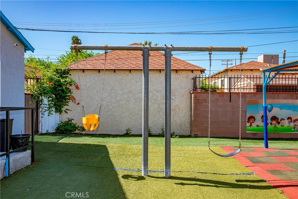 https://media.crmls.org/medias/1204b2dd-0127-42b8-8ea9-aef974586401.jpg?preset=X-Large