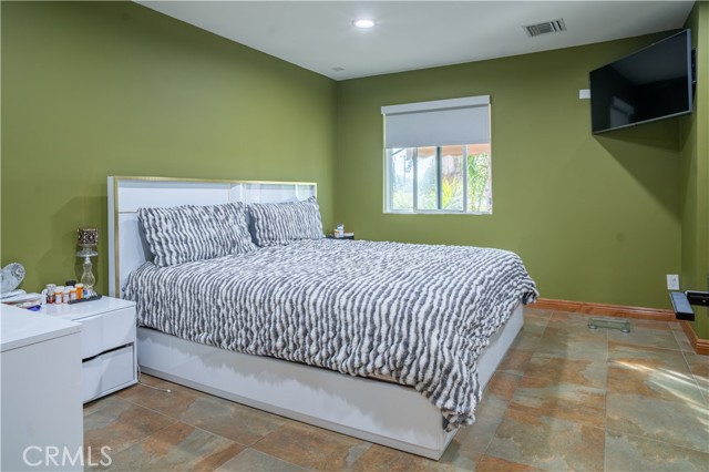 Detail Gallery Image 24 of 38 For 6930 Balcom, Reseda,  CA 91335 - 7 Beds | 6 Baths