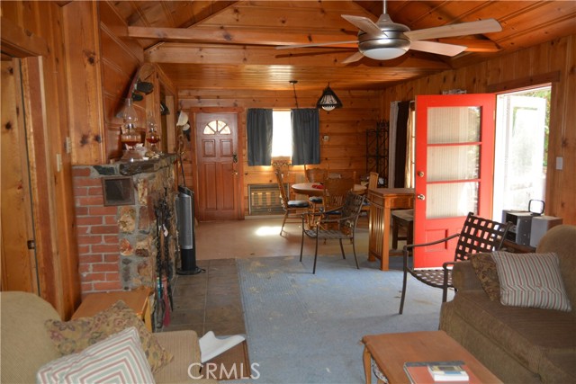 39181 Quail, Bass Lake CA: https://media.crmls.org/medias/1205147a-790a-4586-8b14-6584eeb8657d.jpg
