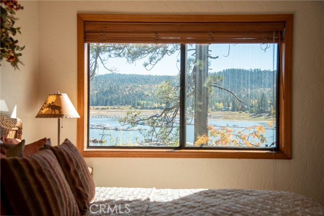 Detail Gallery Image 32 of 49 For 39451 Lake Dr, Big Bear Lake,  CA 92315 - 4 Beds | 3 Baths