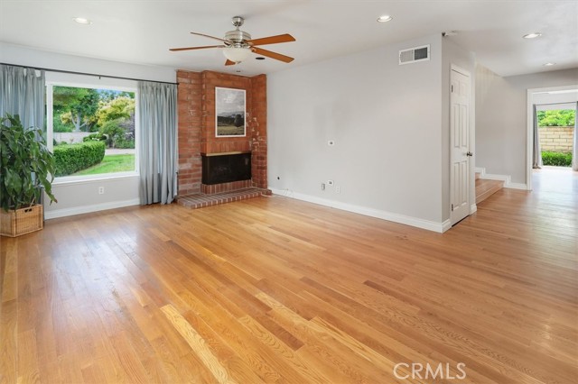 Detail Gallery Image 16 of 36 For 25492 via Dalia, Valencia,  CA 91355 - 5 Beds | 3 Baths