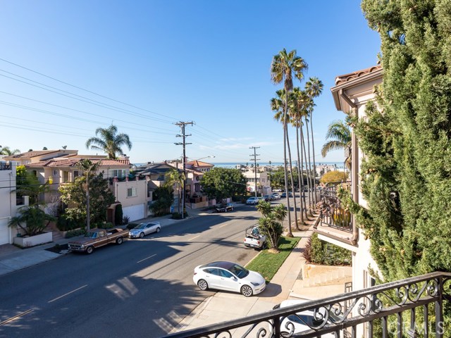 129 Helberta Avenue, Redondo Beach, California 90277, 4 Bedrooms Bedrooms, ,4 BathroomsBathrooms,Residential,Sold,Helberta,SB20189518