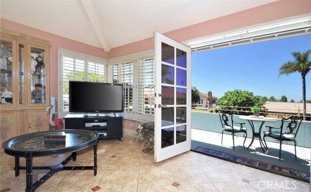 30120 Avenida Celestial, Rancho Palos Verdes CA: https://media.crmls.org/medias/120782d8-9903-43f0-a494-bff74069b28b.jpg