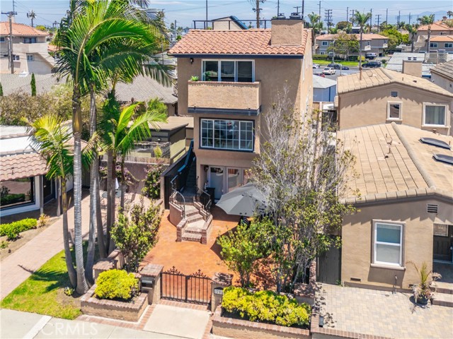 708 Main ST